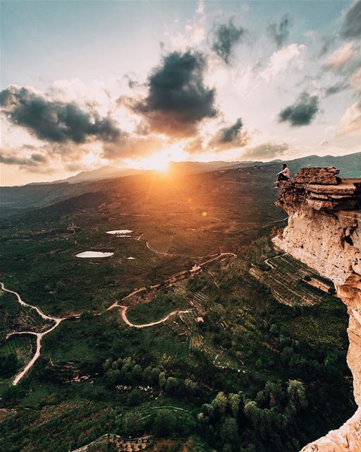 Chasing some valley views with @pixelville 🌄😍 Million thoughts while on... (Mount Lebanon Governorate)