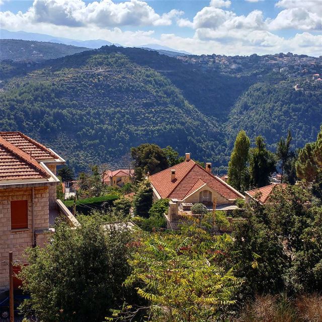 Checking out the scene and town across the valley on this bright Fall day.... (Chouf)