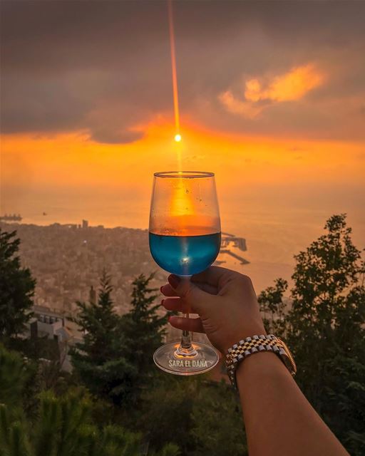 Cheers to my haters 😑May you keep on checking my page religiously 💋 (Joünié)