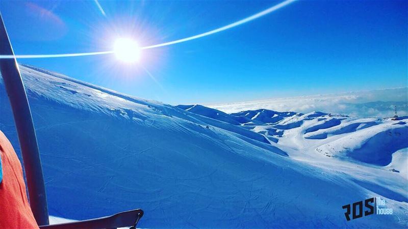 Cheers to the freakin' weekend ❄️🏂⛷...... weekendjoy  freshpowpow ... (Mzaar Kfardebian)