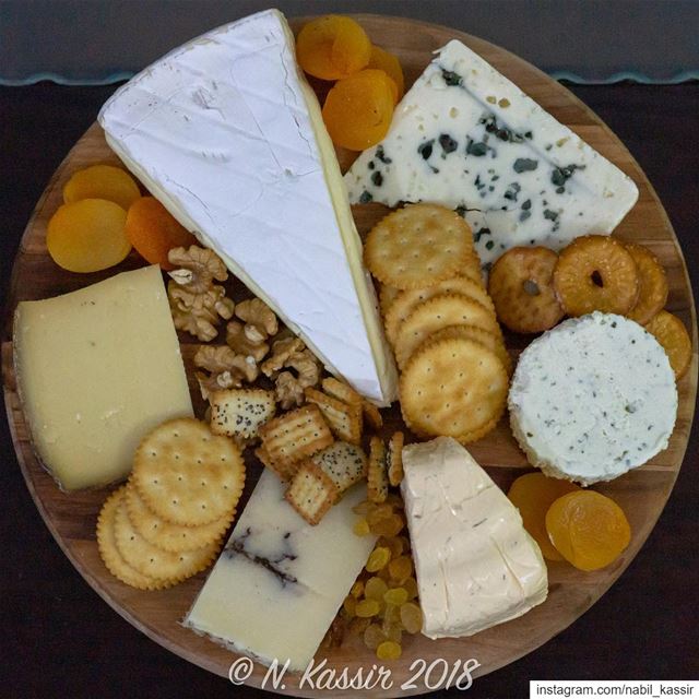  Cheese  cheeseboard  crackers  nuts  dryfruits  brie  truffle ... (Sinn Al Fil, Mont-Liban, Lebanon)