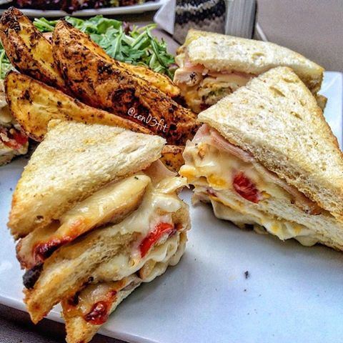 Chicken Club at @thebeazbee 🍴👍👍👍 Credits to @cen03fit (The Beazbee)