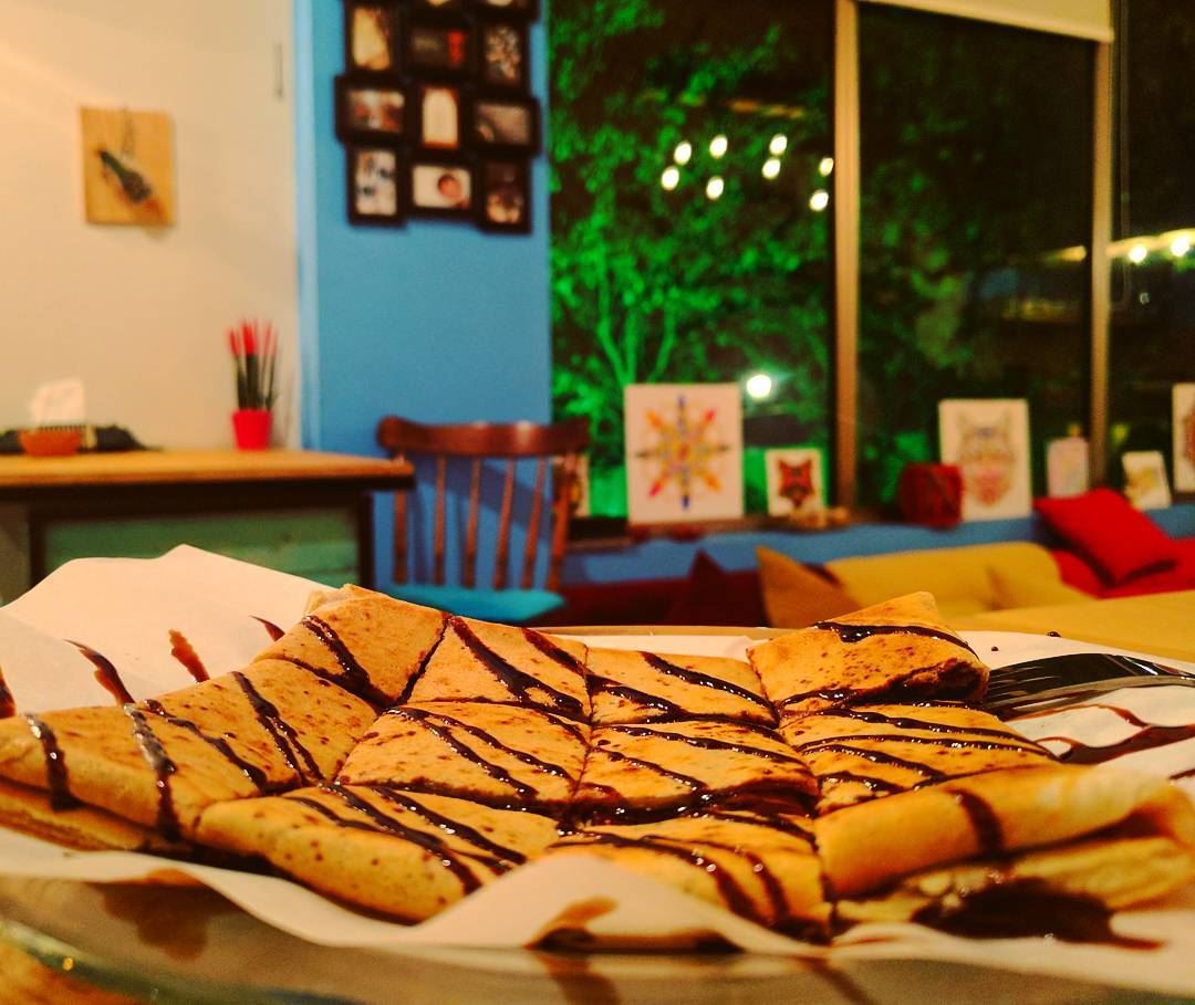 Chilling comes with a crêpe 🍃...Nexus 6P... crepe  dessert ... (Prana - Chilling Space)