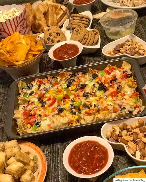 Chilling🤤🥔 Nachos 1 bag Tostitos Tortilla Chips2 tsp olive oil½ cup... (Montreal, Quebec)