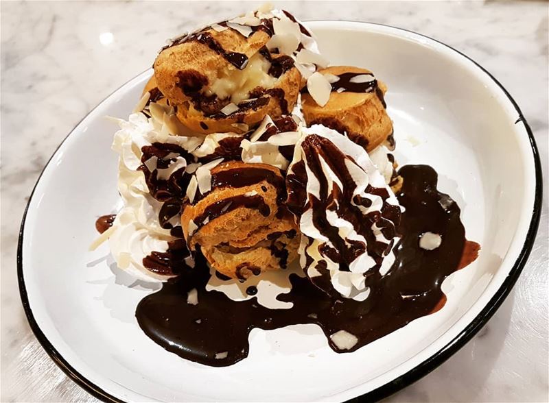 Chocolate Profiterole. Valentine's day treat😍😍................ (ABC Verdun)