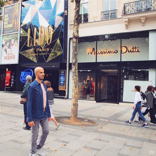 -Choices Choices !! 👯/👔-... street  paris  france  travel  summer ... (Paris, France)