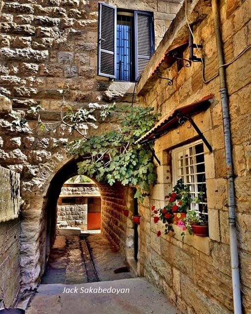 Choueir  choueir  dhourshweir  maten  mountlebanon  oldstreet  arcade ...