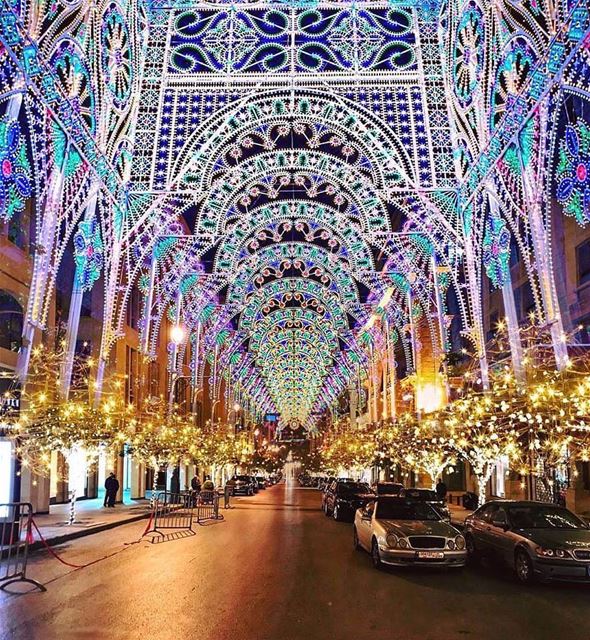 Christmas as seen in Beirut 🎄🎊By @mytrendiest  Christmas2017 ... (Beirut, Lebanon)