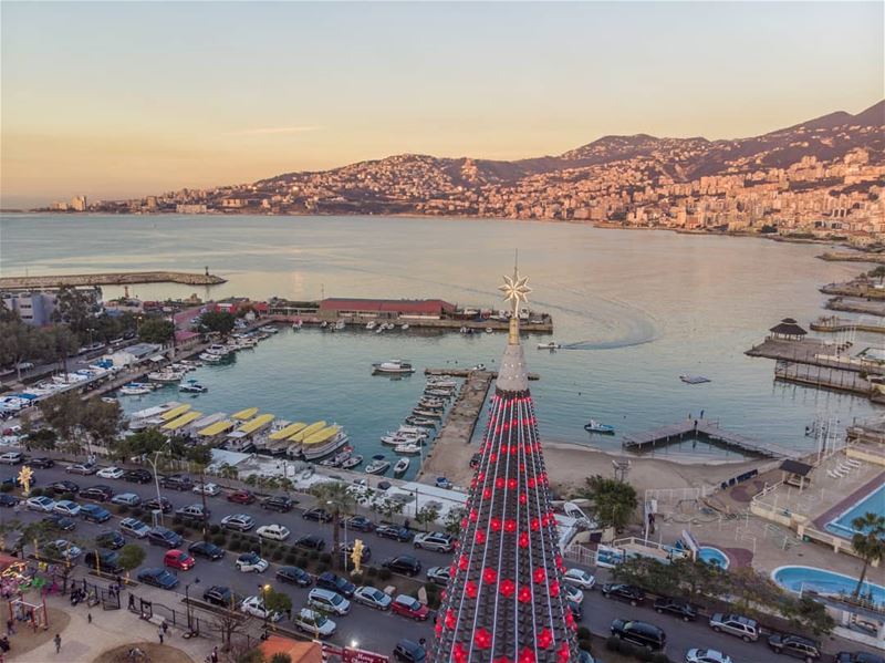 Christmas by the sea 🇱🇧  jounieh....... lebanon  jounieh ... (Jounieh, Liban)