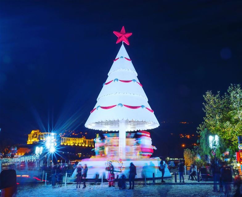  christmas  maronite  insta_lebanon  wearelebanon  whatsapplebanon  night ... (Zgharta-lac De Bnash'i)