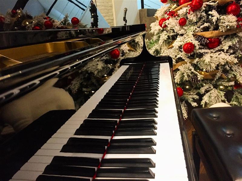Christmas + Piano = ❤️  livelovemusic  pianolover   livelovebeirut ... (Beirut, Lebanon)