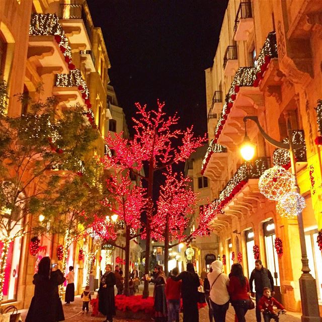  Christmas  spirit  decoration  crowd  colors  igers  igdaily  igaddict ... (Beirut Souks)