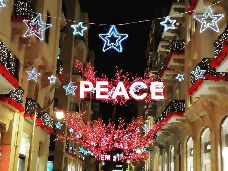 Christmas spirit in Down Town Beirutأجواء الميلاد من وسط مدينة بيروت... (Downtown Beirut)