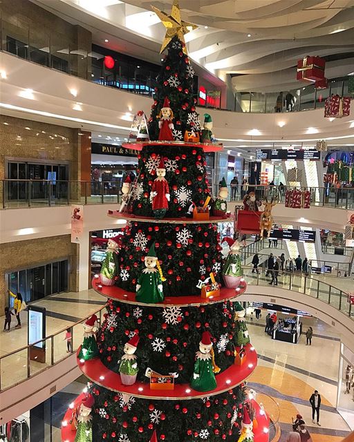 Christmas spirit 🎉🎁🤶🏻 whatsuplebanon  ig_lebanon  insta_lebanon ... (City Centre Beirut)