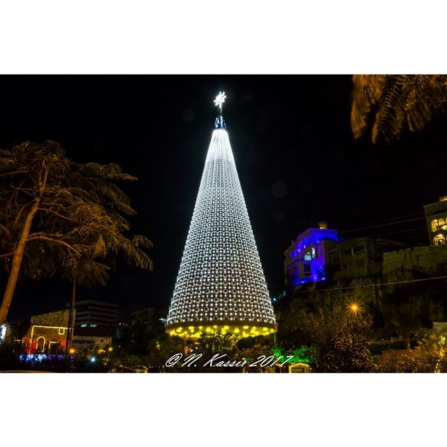 Christmas  tree  jounieh  Lebanon  ig_great_shots_me  bd_shotz ... (Joünié)