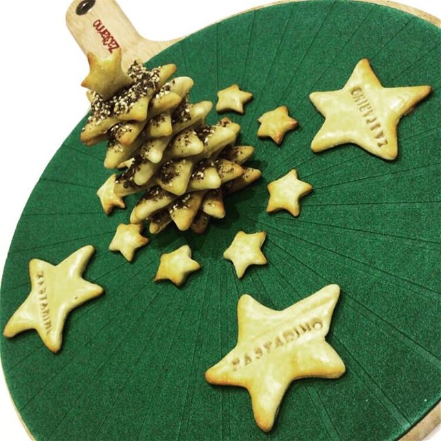 Christmas tree 🎄 made from freshly baked Thyme Stars⭐️ food...