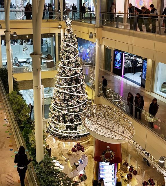  christmastree  christmas  decor  abcachrafieh  whatsuplebanon ... (Abc Achrafieh)