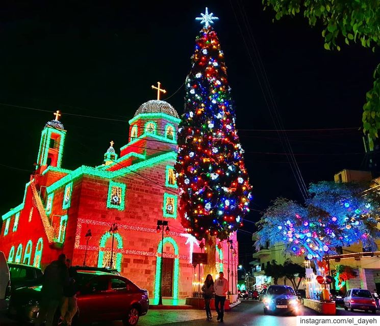  christmastree  church  christmasseason  colorful  christmaslights ... (Maghdoûché, Liban-Sud, Lebanon)