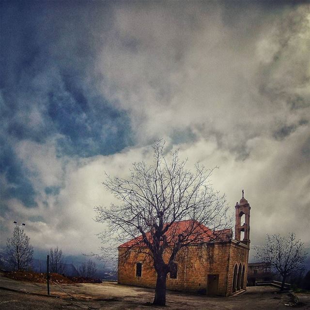 🙏 churches  churchart  nationalart  architecturelovers  art ... (Baskinta, Lebanon)