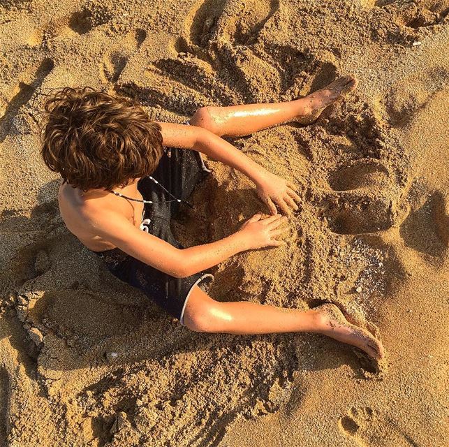 Circles in the sands 🏖 Weekend is almost here, have a sandy one::::::::: (Soûr, Al Janub, Lebanon)