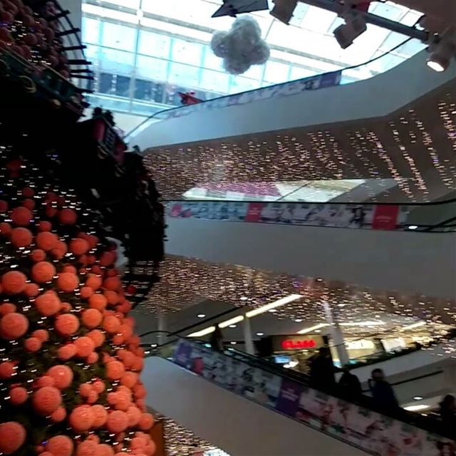 Cities and malls alike are competing for the best Christmas display. Here... (Le Mall Dbayeh)