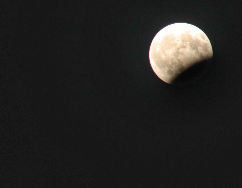 Clear your mind, see the big picture.  lunareclipse2017 ... (El Mounsef, Mont-Liban, Lebanon)