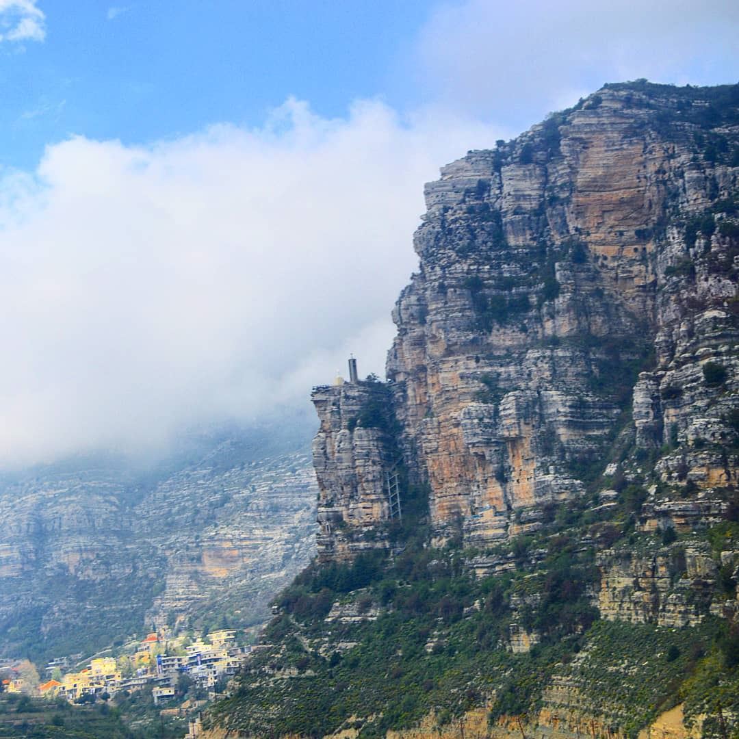 Cliff stairs in akoura mountain🇱🇧🇱🇧❤ hiking  adventure  trails  peak ... (Akoura, Mont-Liban, Lebanon)