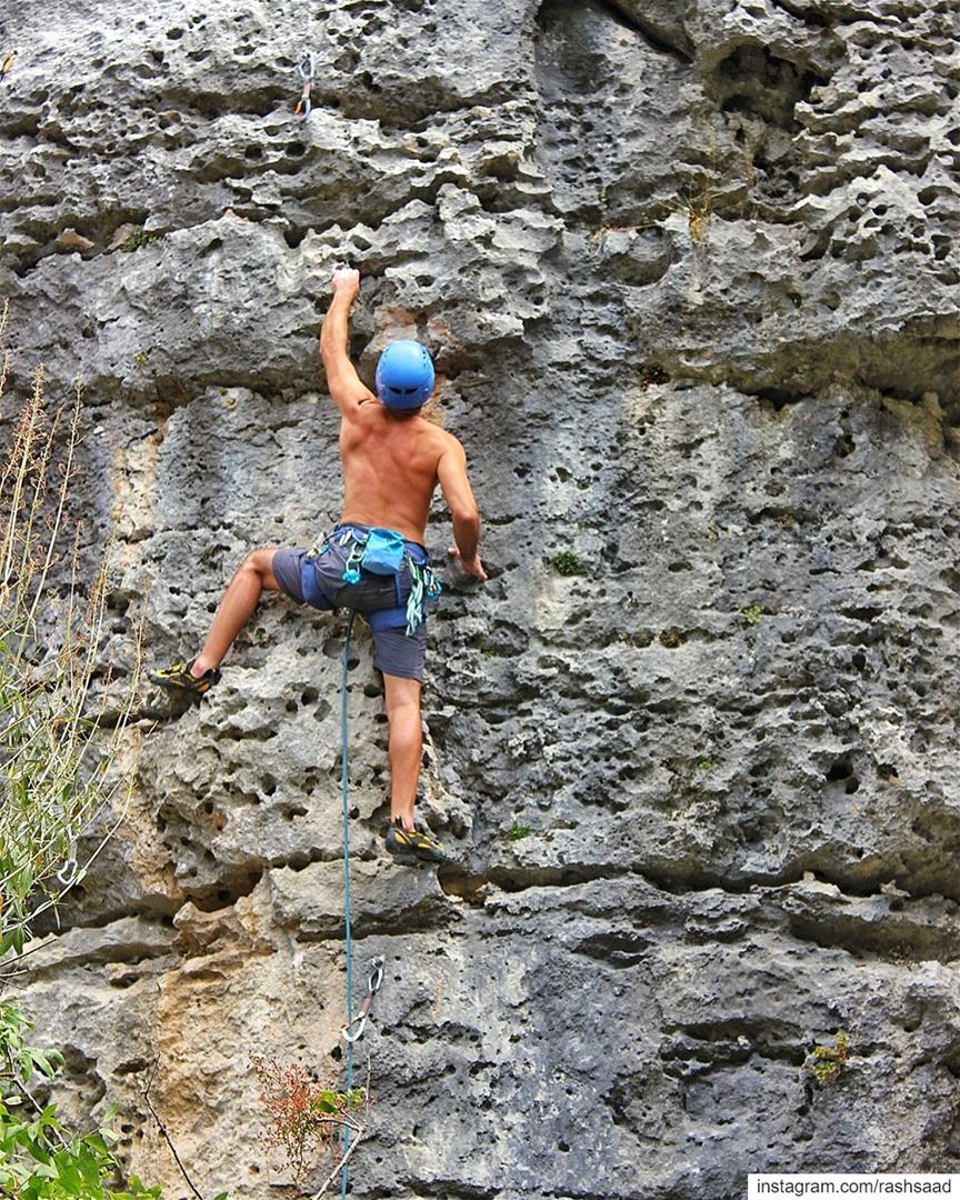 Climb... Clip... Dip... 🔁🧗‍♂️📷: @charbelsatouf (Feitroun, Mont-Liban, Lebanon)