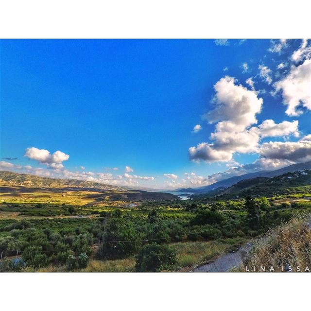 Close your eyes, let your hands and nerve-ends drop, stop breathing for 3... (Saghbîne, Béqaa, Lebanon)