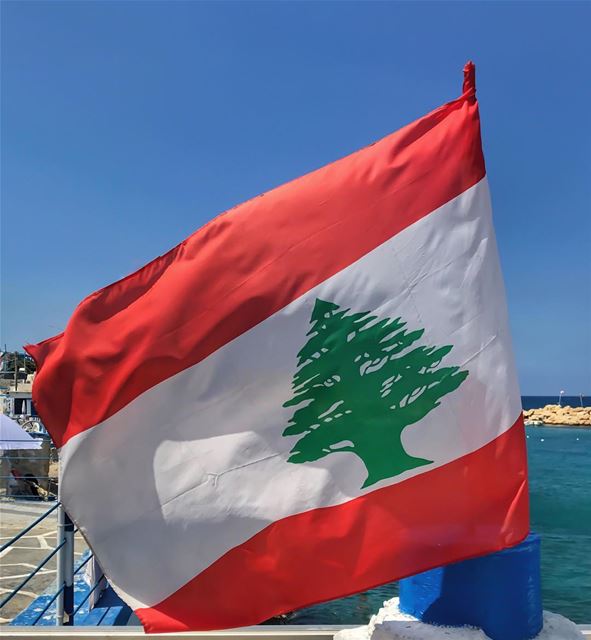 Clouds may pass byBut we will definitely rise again so high As hopeful... (Ta7t El Ri7 - Anfeh)