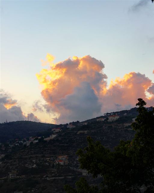 Clouds & sunsets 🌄 Hello 🖐🏻💛 ............ Lebanon  chouf ...