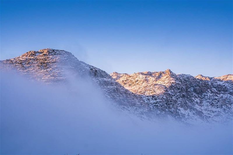 Clouds that move with mountains ... (Ehmej, Mont-Liban, Lebanon)