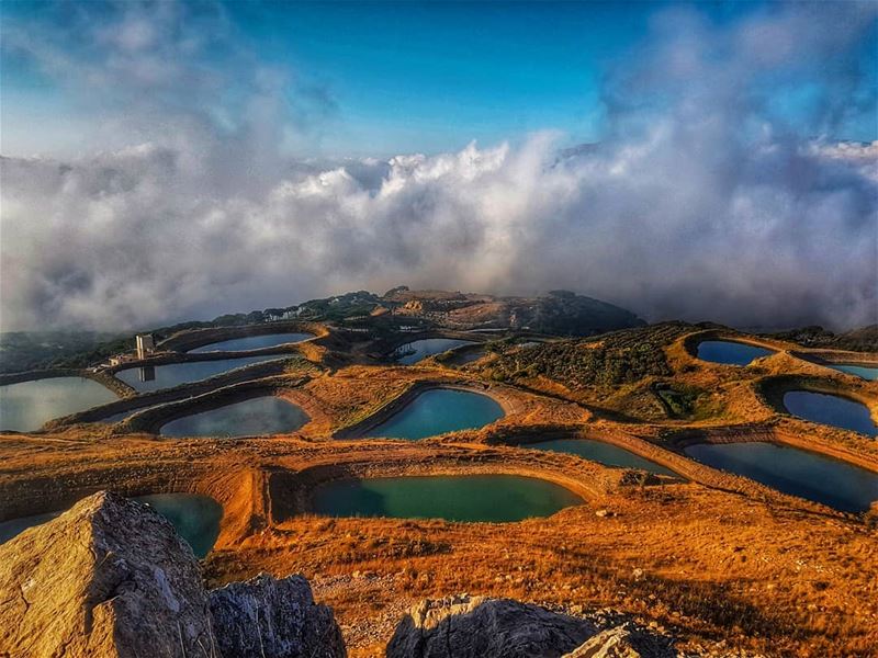 Clouds trying effortlessly to cover the lakes  lake  landscape  top  view ... (Kfarselwan)