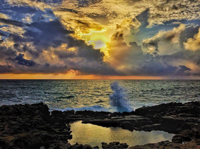 Cloudy with a chance of  sunset batroun ... (Batroûn)