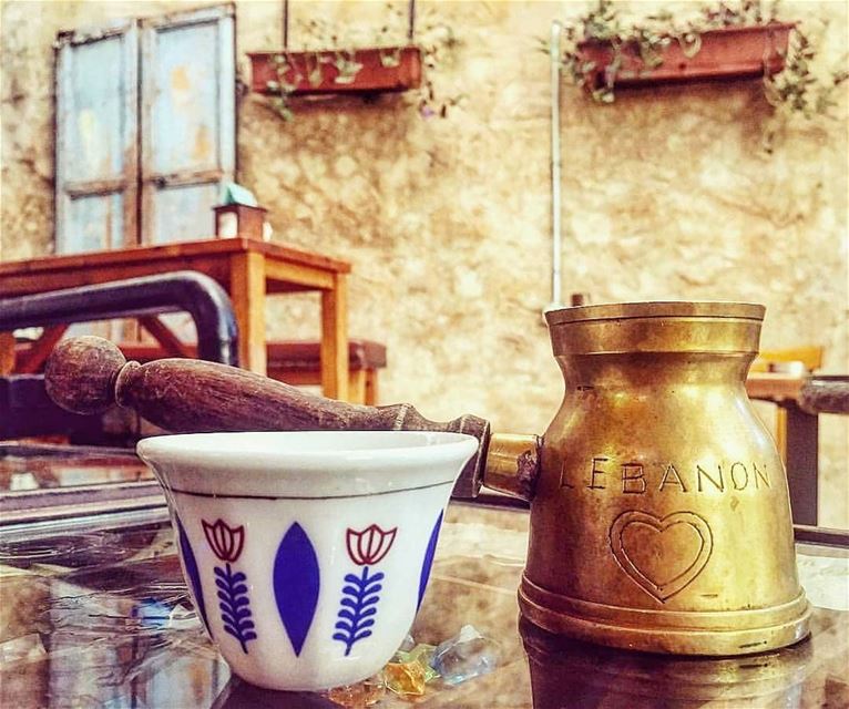 Coffee obsession with magnificent oriental details ☕ Черный кофе с толченым (Beirut, Lebanon)