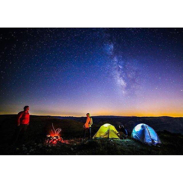 Cold air...Dark night...Warm fire...Bright stars... ⛺🌌