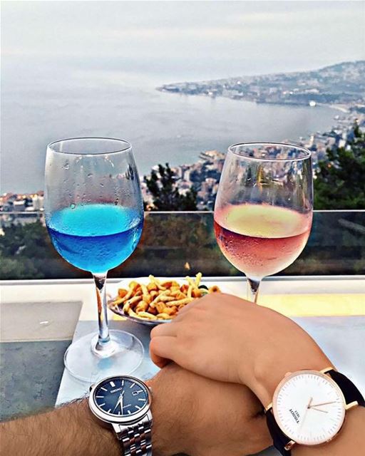 Collecting moments 💙❤️  handinhand  couplegoals  drinkwithaview📷 @carenb (The Terrace - Restaurant & Bar Lounge)