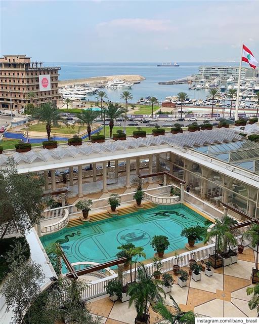 🇱🇧🇧🇷 Coloque o Líbano no topo da sua lista de viagens! Acredite, você... (Phoenicia Hotel Beirut)