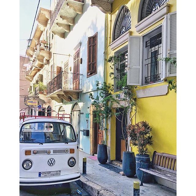 Colorful streets of Achrafieh 💛💚💙 (Achrafieh, Lebanon)