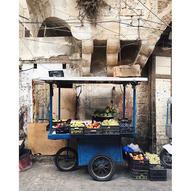 Colorful streets of Tripoli 💙🍅🍌🍐 2/3 TripoliByALocal Tripoli lebanonbyalocal liveauthentic (Tripoli, Lebanon)