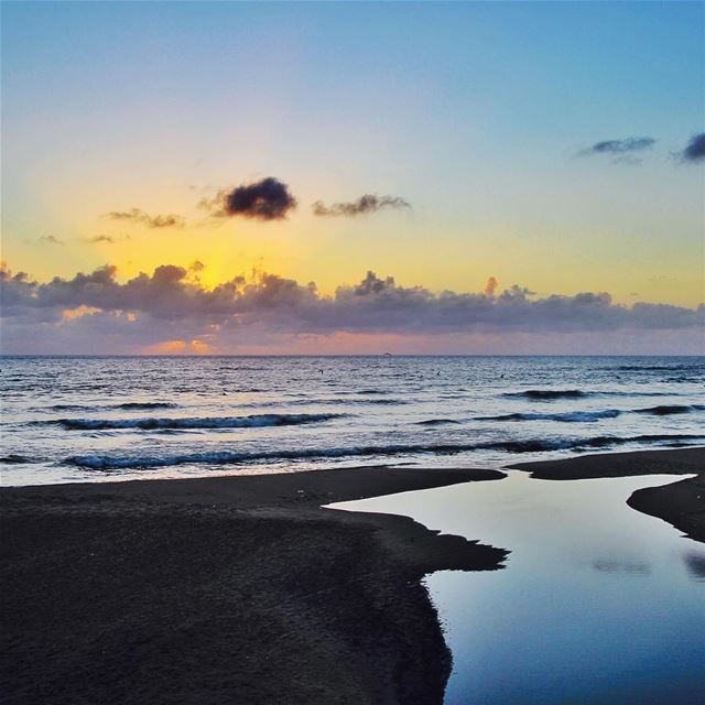 Colorful Sunset...🇱🇧 lebanon  lebanon_hdr  ig_lebanon  insta_lebanon ... (Ramlat Al Bayda', Beyrouth, Lebanon)