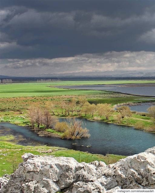 Colors of my spirit 💚.. lake  wetland  cloudporn  storm  mountains ... (Aammiq Wetland)