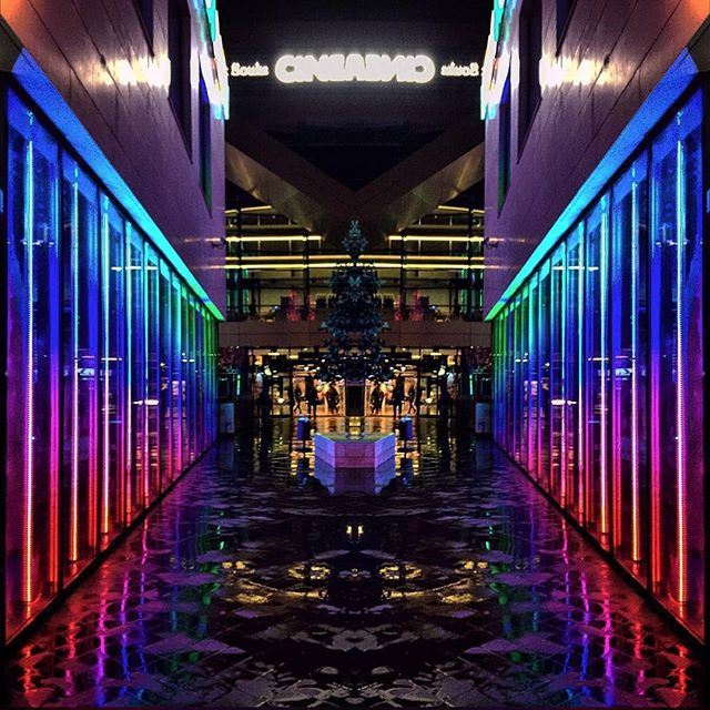 Colorsplash at beirutsouks @livelovecinema by @rajazakhour (Beirut Souks)