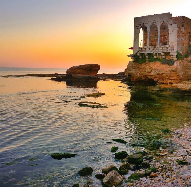 Colory sunset 🌴🏄🌅 lebanon  nature  naturelovers  natureporn  landscape... (Al Batrun, Liban-Nord, Lebanon)