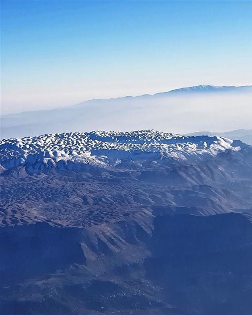 🇱🇧🇧🇷 Com a aproximação do inverno no Líbano, a neve começa a cobrir o... (Lebanon)