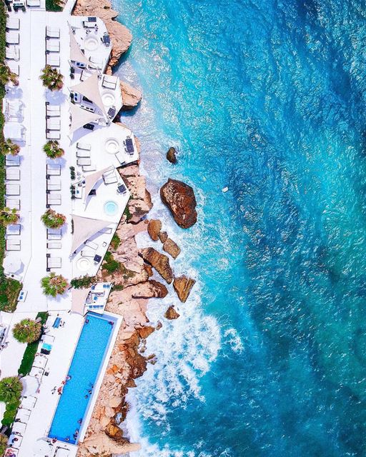 Com esta imagem aérea do @orchidlifestyle, um dos mais bonitos e badalados... (Orchid Beach Resort and Lounge)