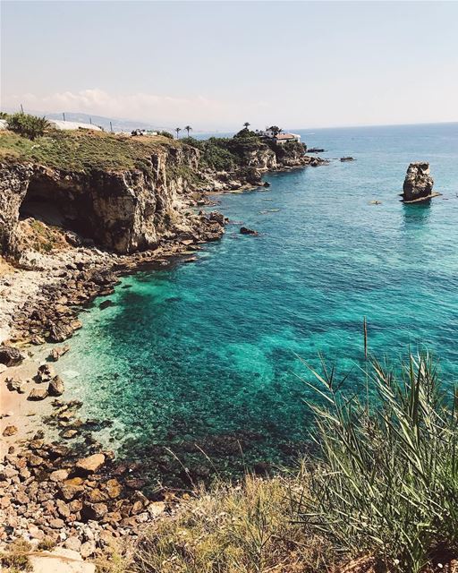 Com esta vista espetacular da costa de Amchit, perto de Byblos, o... (Mhanna sur Mer)