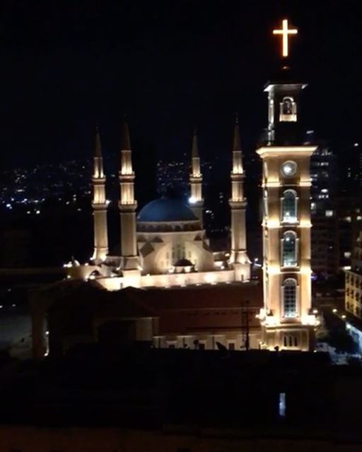 Com uma vista de tirar o fôlego para a catedral de São Jorge e a Mesquita... (Capitole Restaurant . Bar)