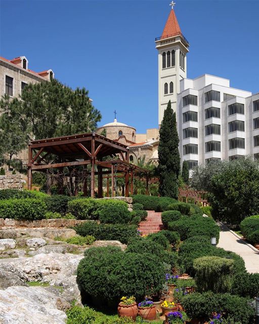 Com vista para as termas romanas do centro de Beirute, o jardim Leila... (Downtown Beirut)