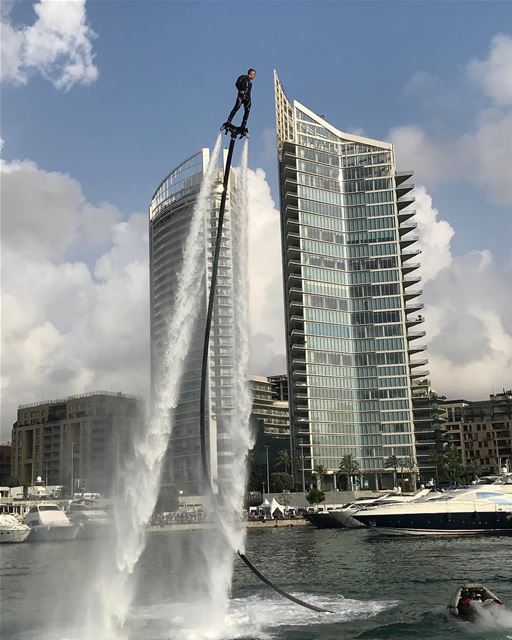 Começando a semana com o astral lá em cima e essa foto espetacular da... (Zaitunay Bay)